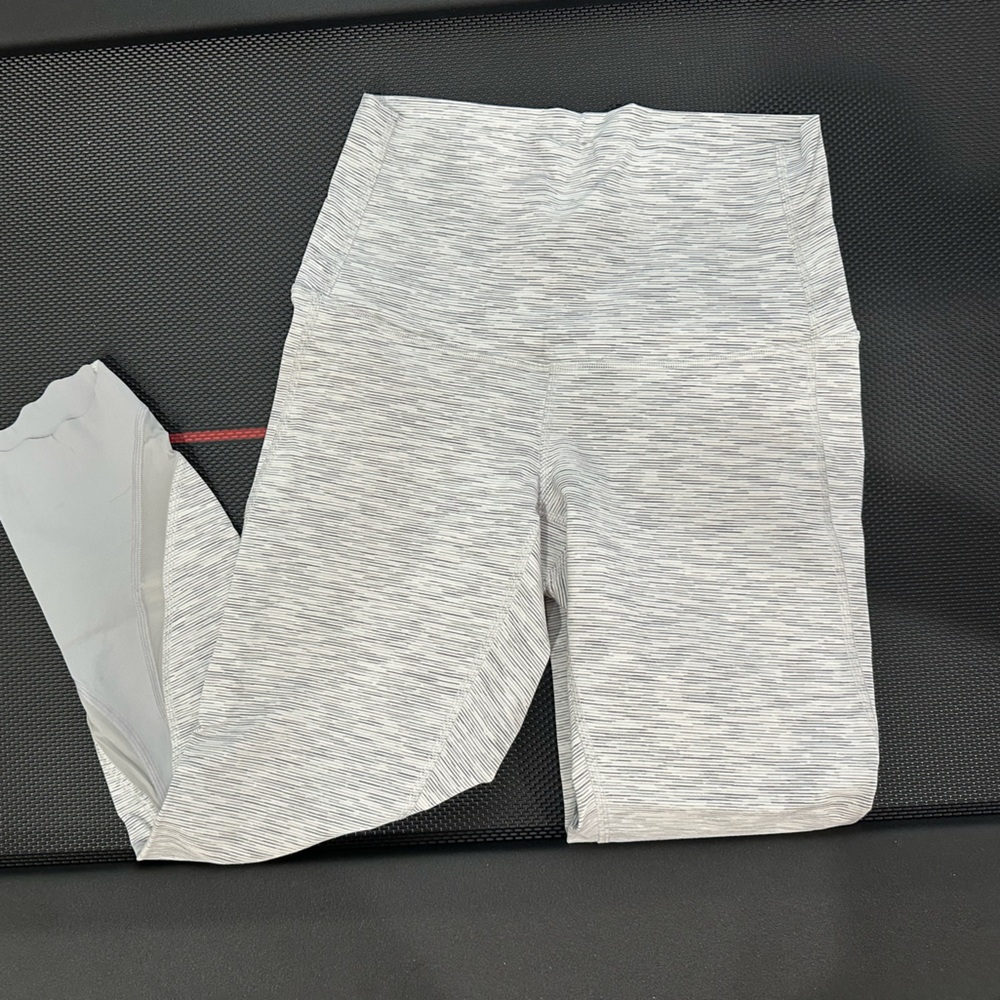 Lululemon wunder under scalloped 23"